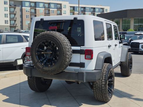 Used 2017 Jeep Wrangler Unlimited Rubicon w/ Cold Weather Group AWD/4WD image 3