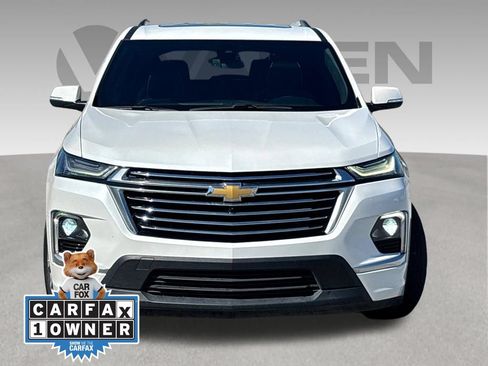 Used 2023 Chevrolet Traverse Premier FWD image 2