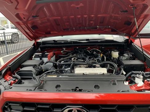 Certified 2025 Toyota 4Runner TRD Off-Road AWD/4WD image 16