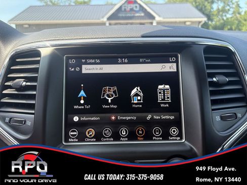 Used 2018 Jeep Grand Cherokee Limited AWD/4WD image 16