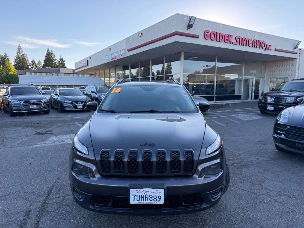 Used 2016 Jeep Cherokee Sport w/ Cold Weather Group AWD/4WD image 1