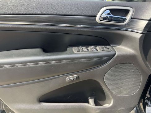 Used 2020 Jeep Grand Cherokee Limited AWD/4WD image 19