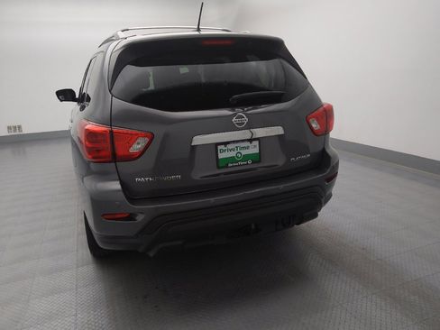 Used 2017 Nissan Pathfinder Platinum w/ Family Entertainment Package image 6