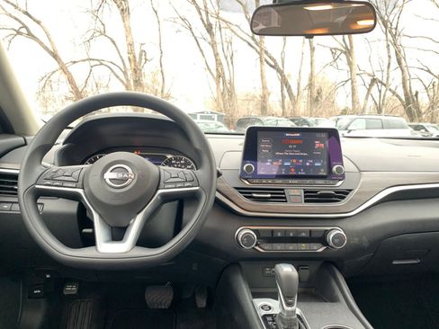 Used 2025 Nissan Altima 2.5 SV image 34