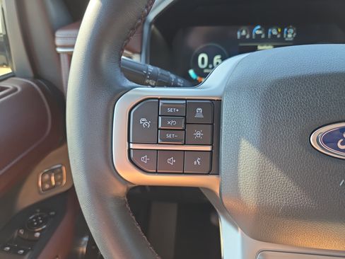 Used 2023 Ford Expedition Limited image 12