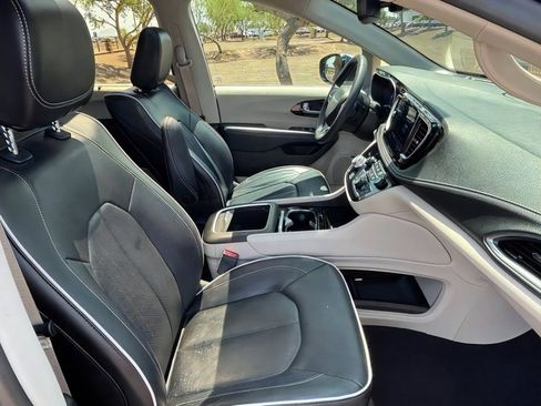 Used 2022 Chrysler Pacifica Limited w/ Uconnect Theater Family Group AWD/4WD image 32