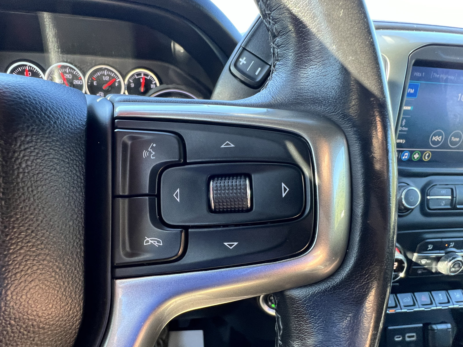 Used 2021 Chevrolet Silverado 1500 LT RWD image 35