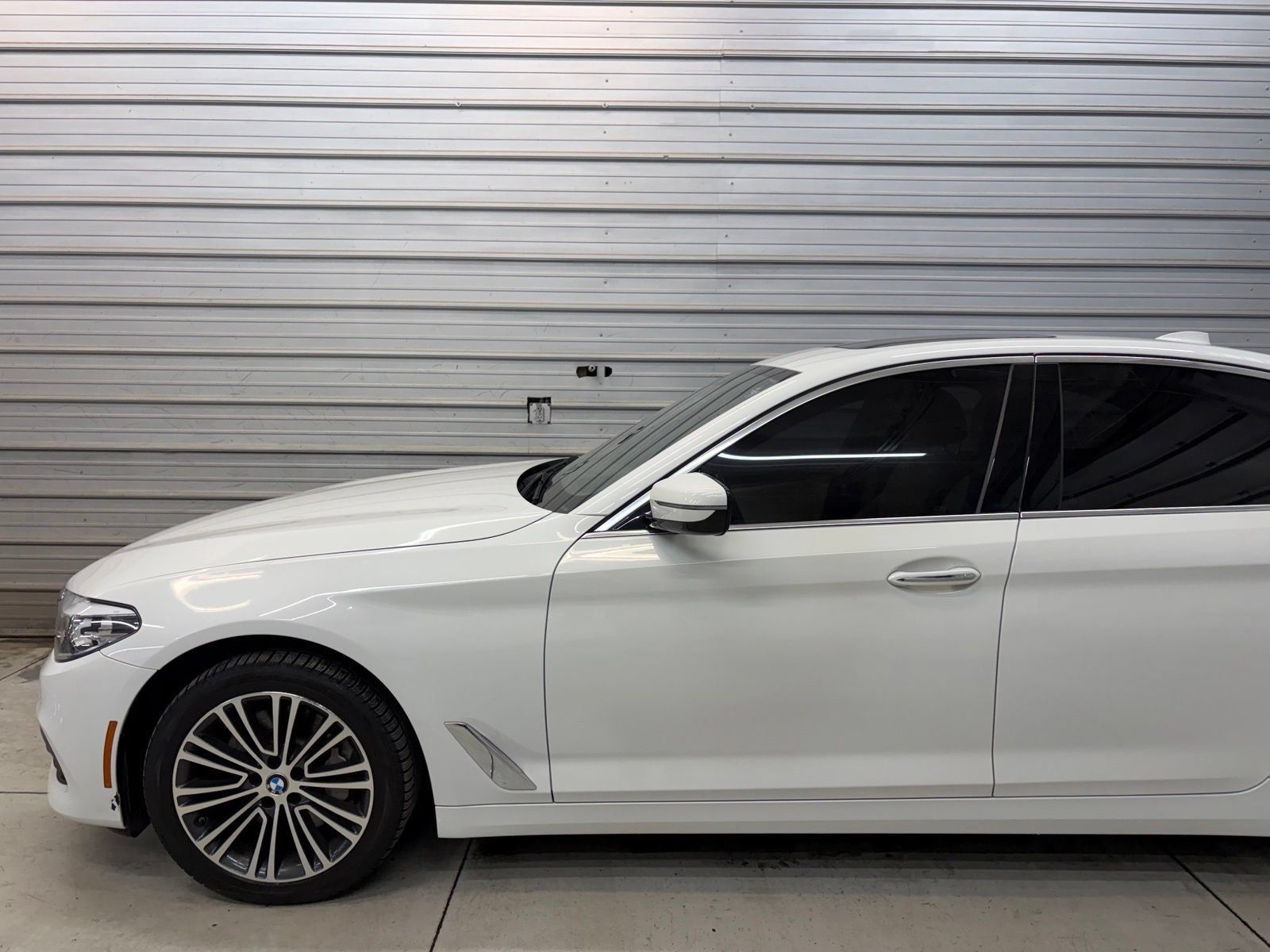 Used 2018 BMW 530i xDrive AWD/4WD image 3