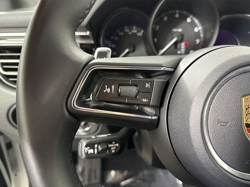 Certified 2025 Porsche Macan image 38