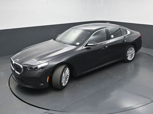 Used 2024 BMW 530i xDrive w/ Premium Package AWD/4WD image 34