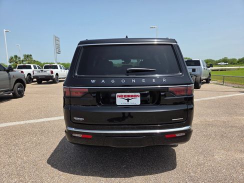 Used 2024 Jeep Wagoneer Series III AWD/4WD image 5