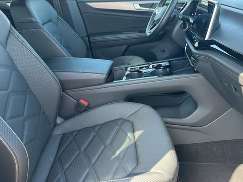 Used 2024 Volkswagen Atlas Cross Sport SE image 23