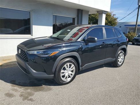 Used 2022 Toyota Corolla Cross L image 11