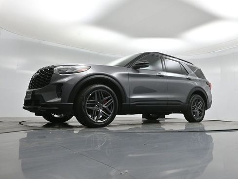 Certified 2025 Ford Explorer ST-Line w/ ST-Line Street Pack image 46