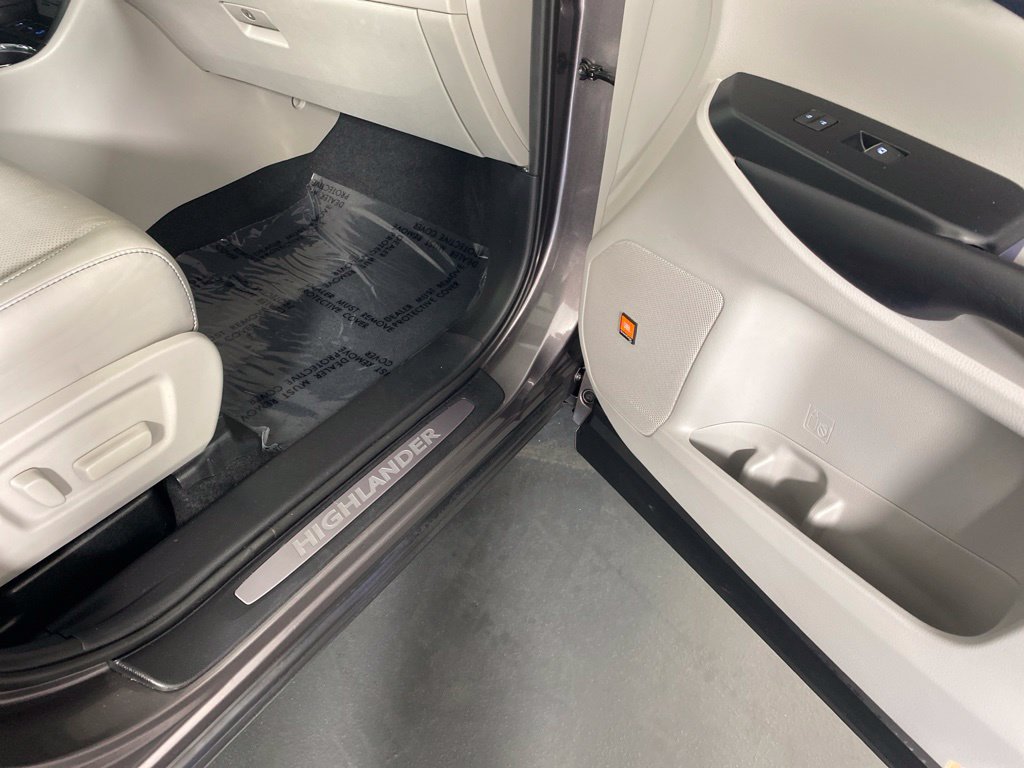 Used 2019 Toyota Highlander Limited Platinum AWD/4WD image 31