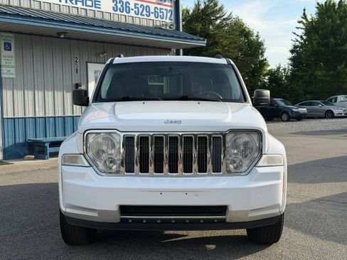 Used 2012 Jeep Liberty Limited AWD/4WD image 8