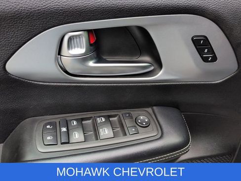 Used 2022 Chrysler Pacifica Touring-L w/ S Appearance Package AWD/4WD image 23