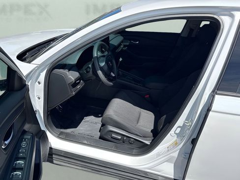 Used 2025 Honda Accord SE image 9