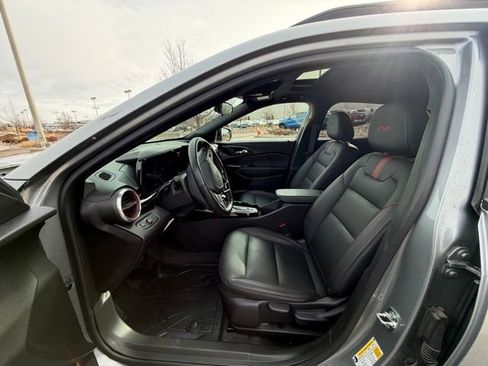 Used 2025 Chevrolet Trax RS w/ Sunroof Package image 13