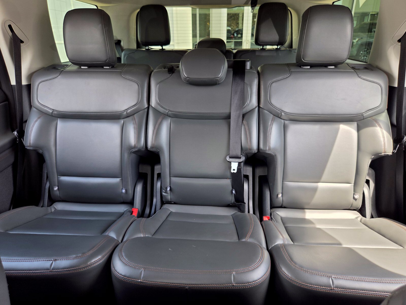 Used 2025 Ford Expedition Active AWD/4WD image 11