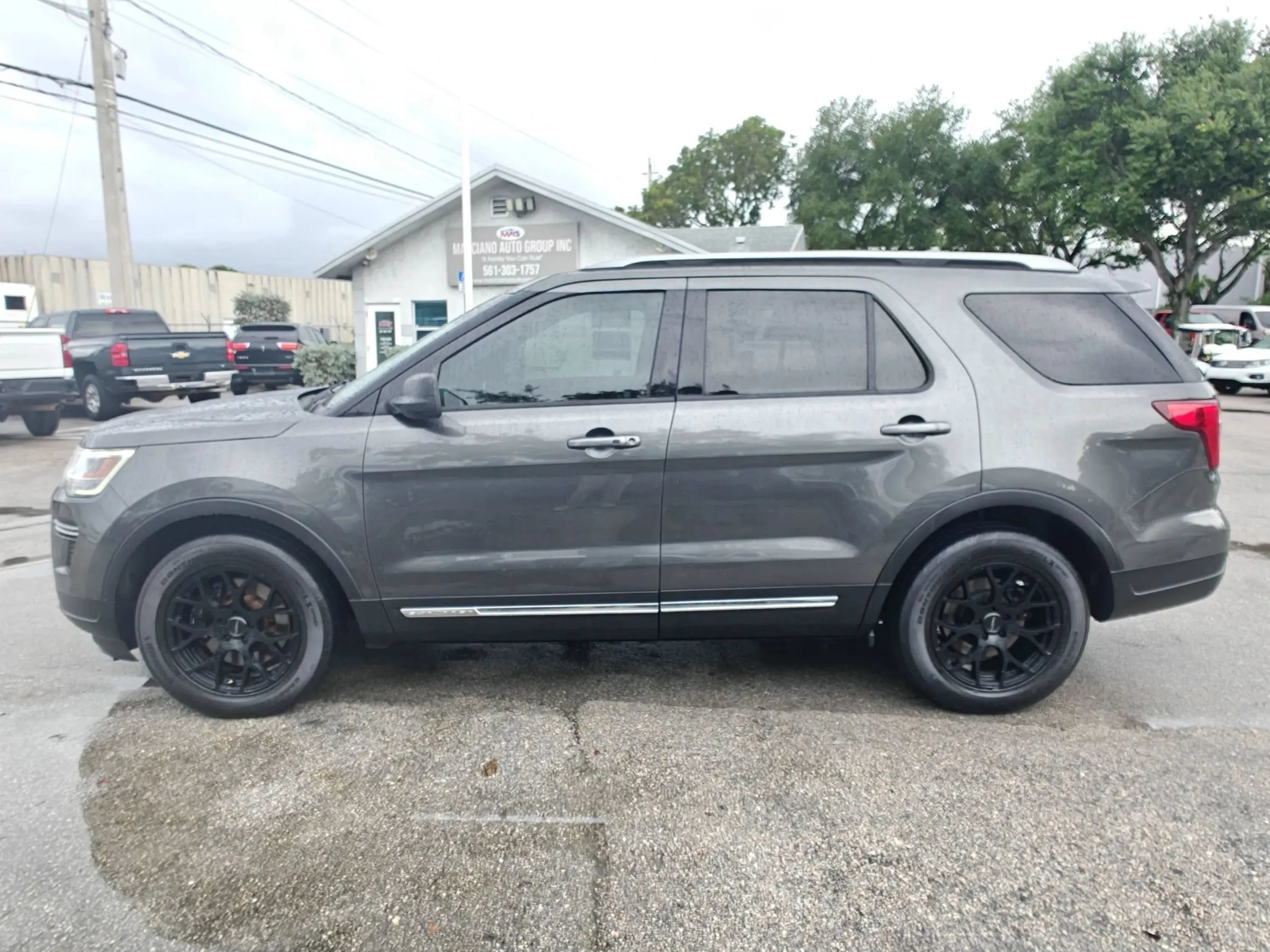 Used 2018 Ford Explorer XLT w/ Class II Trailer Tow Package FWD image 4