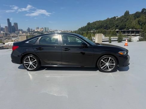 Used 2024 Honda Civic Touring image 2