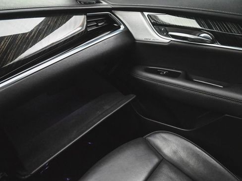 Used 2025 Cadillac XT6 Premium Luxury image 17