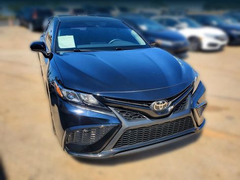 Used 2021 Toyota Camry SE FWD image 21