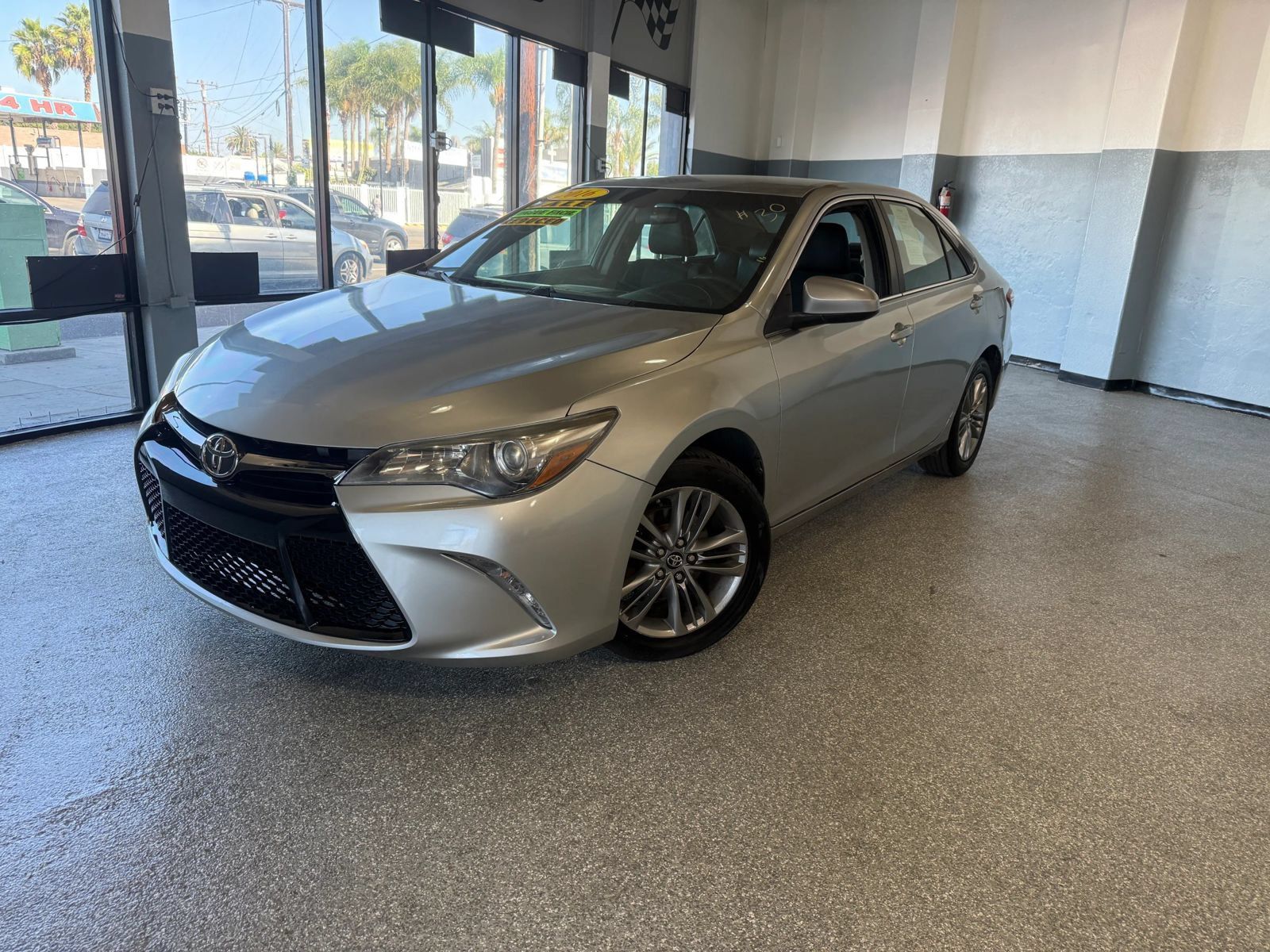 Used 2016 Toyota Camry SE FWD image 3