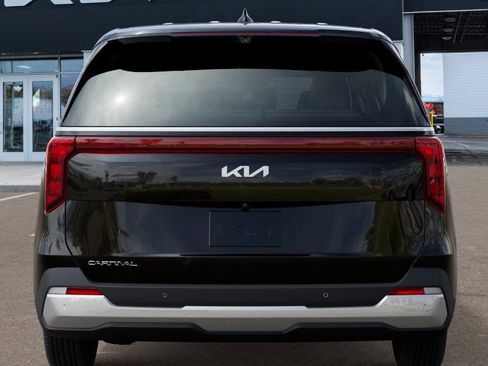 New 2026 Kia Carnival FWD image 13
