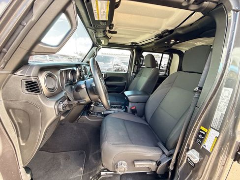 Used 2022 Jeep Gladiator Sport image 23