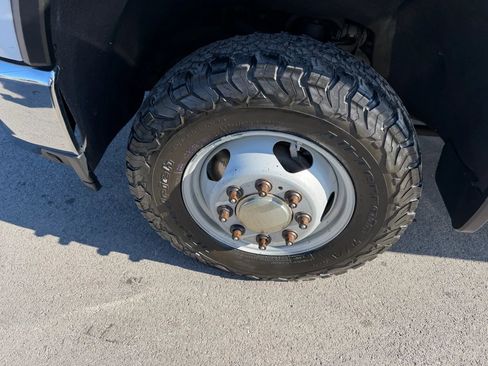 Used 2022 Chevrolet Silverado 3500 LT w/ Convenience Package image 19