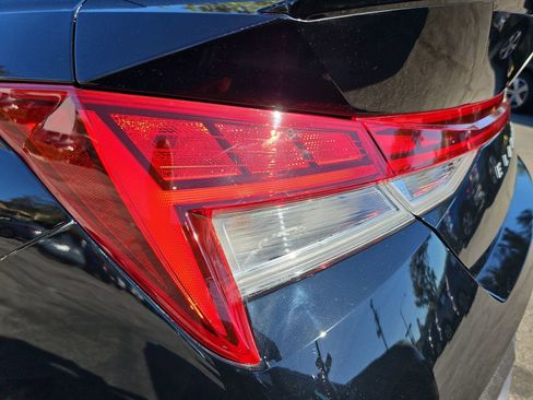 Certified 2025 Hyundai Elantra SEL image 38