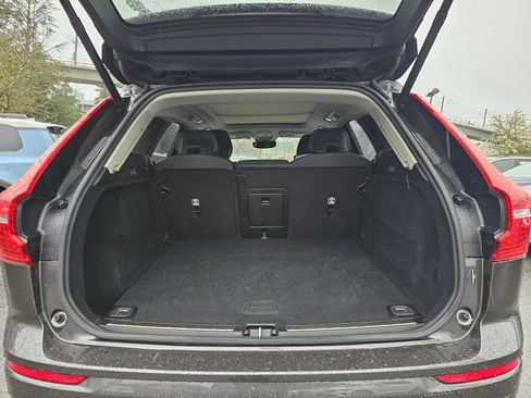 Certified 2025 Volvo XC60 B5 Plus AWD/4WD image 8