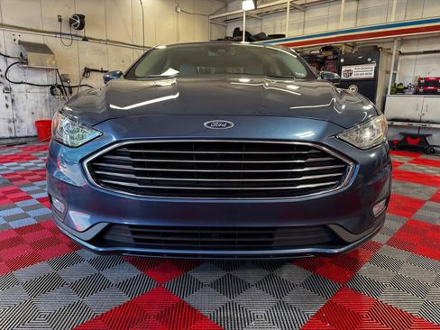 Used 2019 Ford Fusion SE w/ Equipment Group 151A FWD image 2