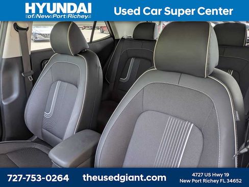 Certified 2025 Hyundai Venue Limited FWD image 7