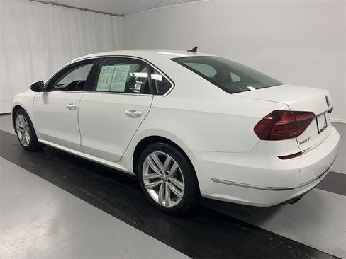 Used 2018 Volkswagen Passat 2.0T SE image 4