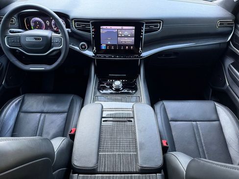 Used 2022 Jeep Wagoneer Series III image 11