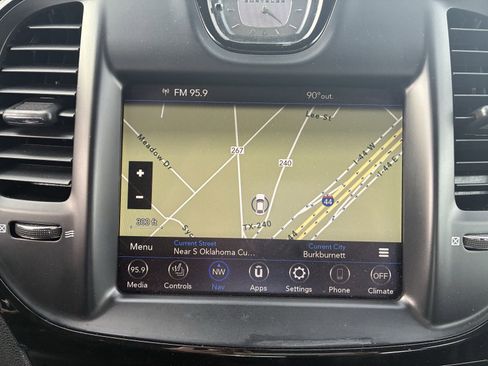 Used 2023 Chrysler 300 S image 8