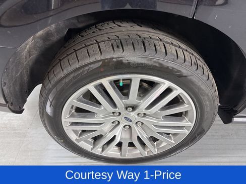 Used 2024 Ford Expedition Limited AWD/4WD image 12