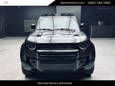 Used 2022 Land Rover Defender 110 V8 AWD/4WD image 11