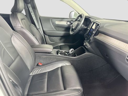 Certified 2023 Volvo XC40 B5 Plus w/ Climate Package image 29