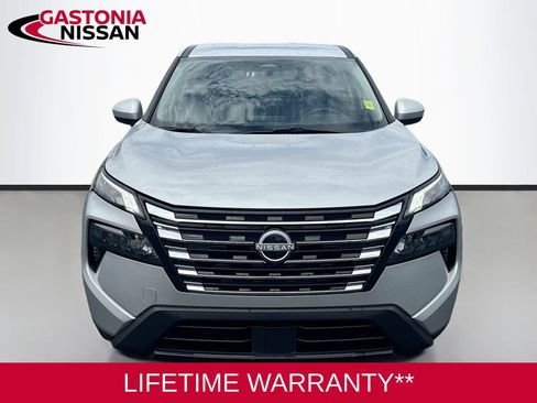 Used 2025 Nissan Rogue SV FWD image 2