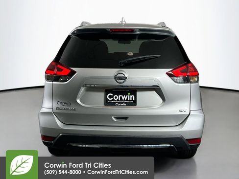 Used 2018 Nissan Rogue SV image 13