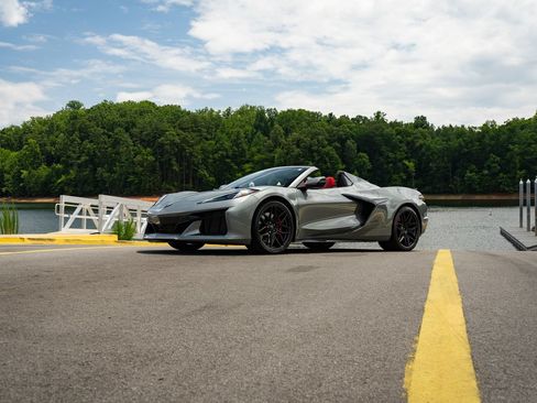Used 2023 Chevrolet Corvette Z06 RWD image 13