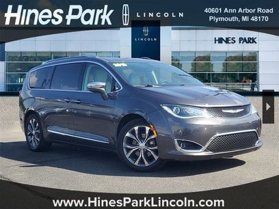 Used 2019 Chrysler Pacifica Limited w/ Tire & Wheel Group