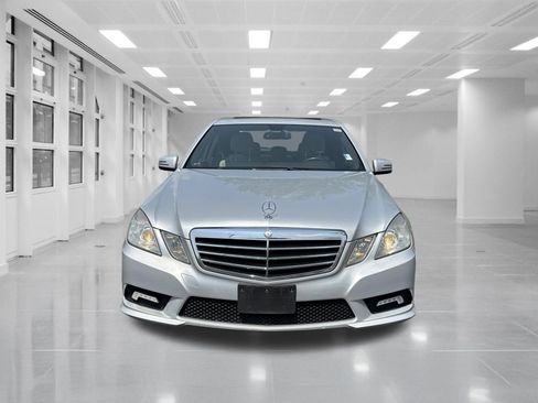 Used 2011 Mercedes-Benz E 350 4MATIC Sedan image 2