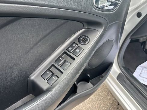 Used 2016 Kia Forte LX image 12