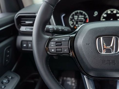 Used 2025 Honda Pilot Touring image 23