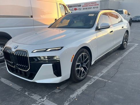 Used 2025 BMW 750e xDrive w/ Premium Package image 3